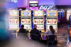 Người dùng Việt Nam đặt cược bóng đá và cầu lông trên điện thoại di động qua 90 link sportsbook